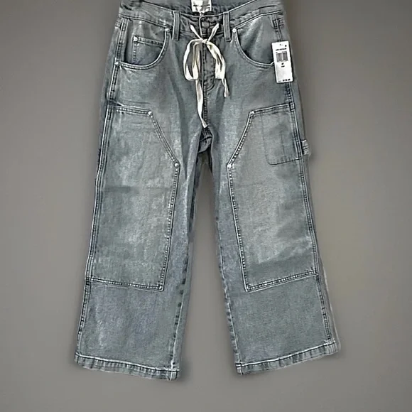 Avec Les Filles NWT Drawstring Cropped Wide Leg Badlands Wash Cargo Jeans, 27 - Picture 2 of 15